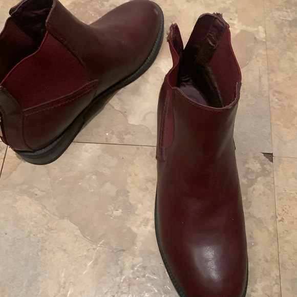 Gorgeous Burgundy Faux Leather Zip Up Heels from Wanted SZ 6.5 - Picture 5 of 9